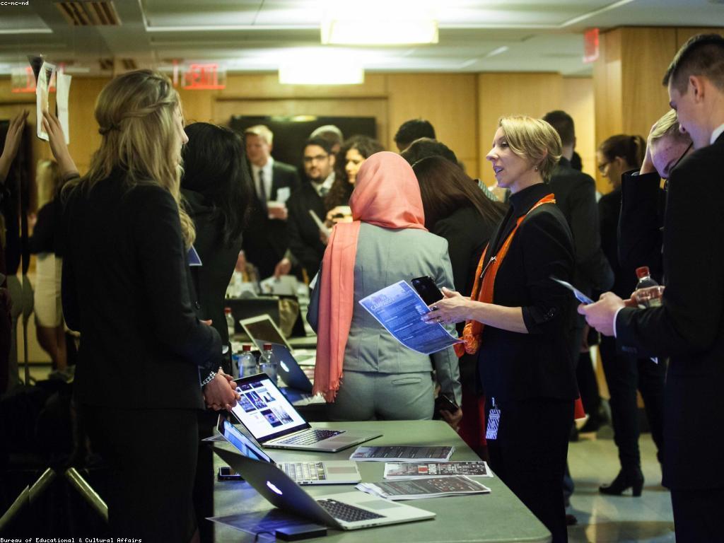 ផលប៉ះពាល់នៃការប្រកួតនានានៅក្នុងសហគមន៍