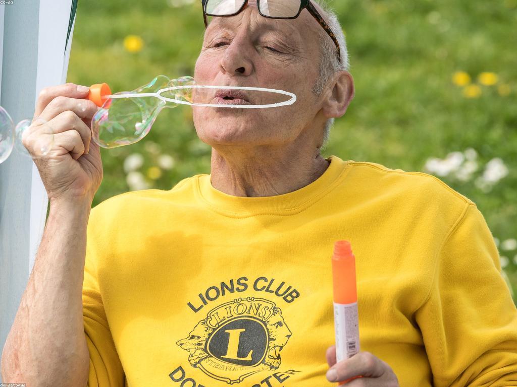 ផលប៉ះពាល់នៃការប្រកួតនានានៅក្នុងសហគមន៍